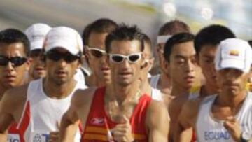 Paquillo Fernández y el polaco Robert Korzeniowski, su entrenador durante los últimos cuatro años, han roto amistosamente su relación después de los Mundiales de Berlín, en los que el granadino abandonó la prueba de 20 kilómetros por falta de motivación, según explicó el atleta