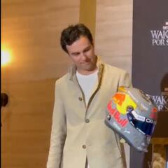 ¡Qué elegancia la de Francia! ‘Checo’ Pérez presume casco a lo Black Panther
