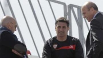 <b>OPTIMISTA. </b>Míchel sabe que Del Nido y Monchi están contentos con su trabajo y no cesa en su intento de convencer a ambos.