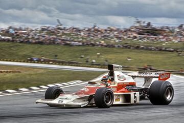 A excepci車n de algunos a?os en los que se corri車 en Jacarepagu芍, Interlagos es el hogar del GP de Brasil desde 1973. En sus 4.3 kil車metros (7.8 hasta 1980) se han vivido momentos 迆nicos en la historia de la F1, como el final de infarto de 2008 en el que Hamilton gan車 a Massa su primer t赤tulo en la 迆ltima curva de la 迆ltima vuelta cuando ya lo celebraban en el box del brasile?o. Alonso logr車 all赤 sus dos t赤tulos, aunque tambi谷n perdi車 el de 2012 frente a Vettel, y Sainz celebr車 su primer podio en 2019. La 'S' de Senna es otra de las curvas m芍s reconocibles del Mundial.
