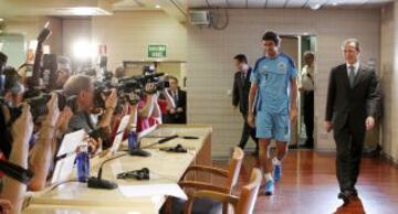 Rueda de prensa de Raúl en el estadio Santiago Bernabeu.