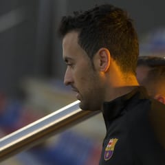 Busquets sigue al margen, pero el jueves se sumará al grupo
