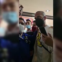 ¡Qué afortunados! Aficionados de Pumas consiguieron foto con Dani Alves