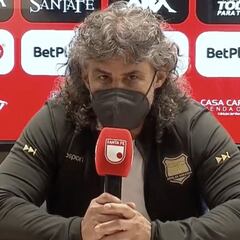 Leonel Álvarez elogia a Santa Fe por golear con uno menos