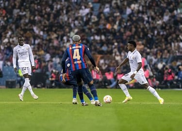 Aprobados y suspensos del Real Madrid contra el Barcelona: Courtois evita una sangría