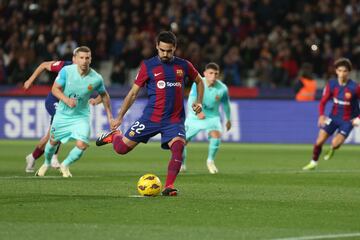 El conjunto azulgrana falla un penalti en el minuto 22 de partido.  Ilkay Gündogan lanza el con el interior del pie derecho, Pedrag Rajkovic adivina el tiro y desvía el balón con las manos.