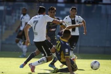 Esteban Paredes celebró el primero en la goleada de Colo Colo.