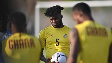 Ghana&#039;s midfielder Thomas Partey (C) attends a training session at the Ismailia Stadium, on June 28, 2019, on the eve of the 2019 Africa Cup of Nations (CAN) group F football match between Cameroon and Ghana. (Photo by Ozan KOSE / AFP)