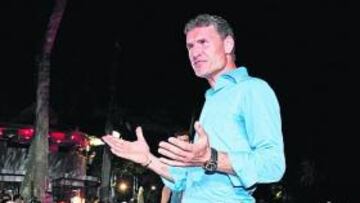 <b>FIGURA. </b>Coulthard aprovecha al máximo su adiós a la F-1.