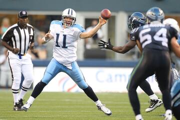 El ex quarterback de los Tampa Bay Buccaneers, Tennessee Titans y Denver Broncos sufrió una ruptura del bazo en 2006 durante un juego de temporada regular contra los Carolina Panthers. La lesión fue provocada después de una tackleada que en su momento lo dejó fuera del terreno de juego pero que le permitió regresar a pesar de la molestia. El partido lo perdió su equipo y él fue llevado al hospital al terminar el juego; de no haber asistido a revisión, la lesión pudo haber sido fatal.