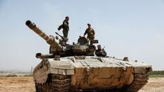 Israeli soldiers operate atop a tank near the Israel-Gaza border, amid the ongoing conflict between Israel and the Palestinian Islamist group Hamas, as seen from Israel, May 21, 2024. REUTERS/Amir Cohen