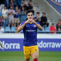 Lobete siempre lleva un ‘regalo’ a los cumpleaños