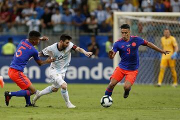 Leo Messi con Wílmar Barrios y Radamel Falcao.