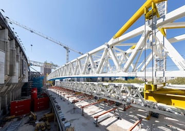 Obras del Santiago Bernabéu: la cubierta empieza a coger forma