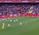 Suazo comete un penal en los descuentos que enterraba al Sevilla, pero nadie se esperó este final