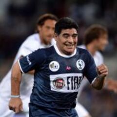 Maradona, en Bogotá; lista la nómina de juego por la paz