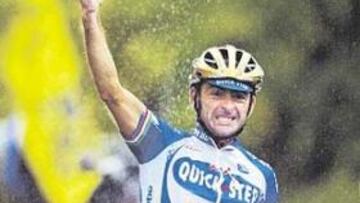 <b>BAJO EL AGUA. </b>Paolo Bettini bailó a sus adversarios bajo la lluvia.