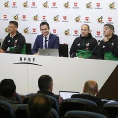 Once árbitros españoles toman parte en un curso de la UEFA