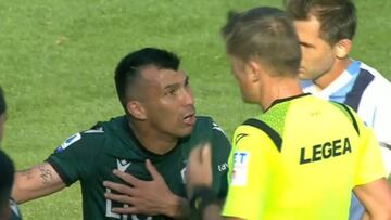 Gary Medel se fue expulsado en empate del Bologna