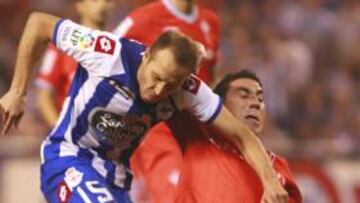 <b>IGUALADO E INTENSO. </b>El duelo de Riazor fue muy competido pero cayó del lado del Deportivo (2-1).