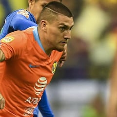 Nicolás Castillo salió de cambio por molestia muscular