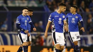 Soccer Football - Copa Libertadores - Quarter Finals - First Leg - Velez Sarsfield v Talleres de Cordoba - Estadio Jose Amalfitani, Buenos Aires, Argentina - August 3, 2022 Talleres de Cordoba's Rodrigo Garro celebrates scoring their second goal with teammates REUTERS/Agustin Marcarian