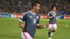 Derlis Gonz&aacute;lez celebra despu&eacute;s de anotar el gol de la victoria de Paraguay ante Venezuela.