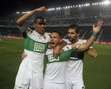 1-0. Jonathas celebró el primer tanto con sus compañeros.