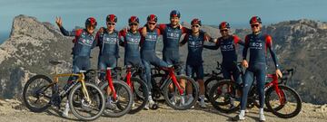 Por potencial, hablamos de uno de los tres mejores equipos del planeta. El gran h¨¢ndicap con el que se enfrentan los brit¨¢nicos este a?o ser¨¢ el de c¨®mo suplir la baja de Egan Bernal, su gran estrella. Para resolver ese dilema satisfactoriamente, corredores como Carapaz, Daniel Mart¨ªnez, Porte, Pidcock, Yates, Sivakov o Thomas, deber¨¢n dar un paso al frente. No cuentan con grandes esprinters, pero s¨ª con un Ganna que partir¨¢ con el cartel de gran favorito en todas las contrarrelojes que dispute. Altas: Elia Viviani (Ita), Omar Fraile, Ben Tullet (GBr), Kim Heiduk (Ale), Luke Plapp (Aus), Ben Turner (GBr) y Magnus Sheffield (EE UU). Bajas: Rohan Dennis (Aus), Gianni Moscon (Ita), Michal Golas (Pol), Ivan Ramiro Sosa (Col), Owain Dull (GBr), Sebastian Henao (Col) y Leonardo Basso (Ita).