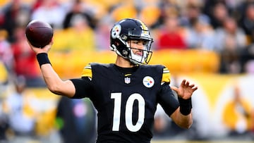 PITTSBURGH, PENNSYLVANIA - DECEMBER 03: Mitch Trubisky #10 of the Pittsburgh Steelers throws a during the third quarter in the game the Arizona Cardinals at Acrisure Stadium on December 03, 2023 in Pittsburgh, Pennsylvania. Joe Sargent/Getty Images/AFP (Photo by Joe Sargent / GETTY IMAGES NORTH AMERICA / Getty Images via AFP)