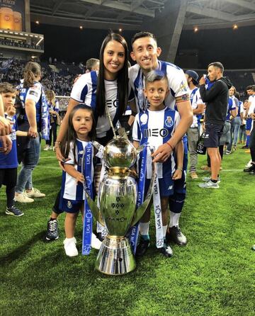 Es pieza clave en el funcionamiento del Porto, en ocasiones como capitán en el medio campo. Un gol suyo fue vital para el título, con el que vencieron al Benfica. Su titularidad en Rusia 2018 está garantizada.