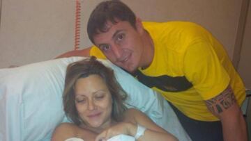Cristian 'Cebolla' Rodríguez posó con su hija recién nacida