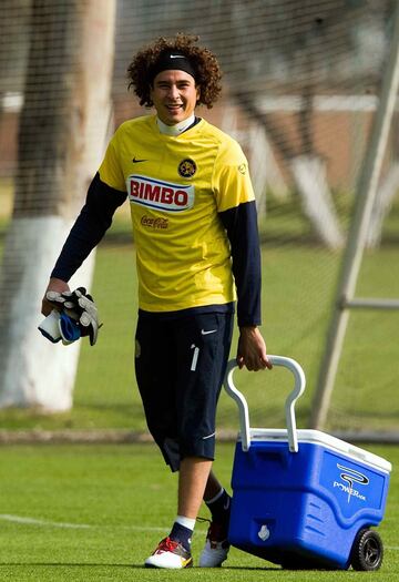 Junto con Cabañas, 'Memo' era de los jugadores que salvaban el barco azulcrema. En el 2009 Ochoa estaba consolidando su carrera quien dos años después se fue a Europa.