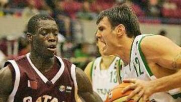 <b>PRIMERA VICTORIA. </b>El lituano Kristov Lavrinovic ha sido el máximo anotador del partido.