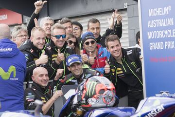 Johann Zarco celebra su posición.