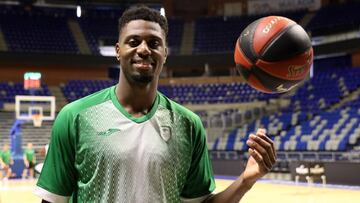 PRESENTACIÓN DE MELVIN EJIM, UNICAJA