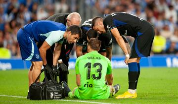 Oblak es atendido por el equipo médico. 