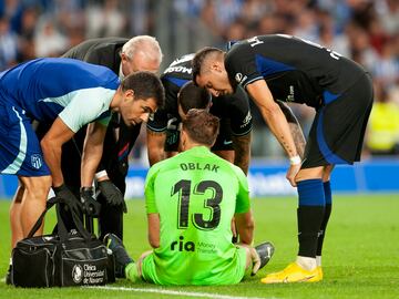 Oblak es atendido por el equipo médico. 