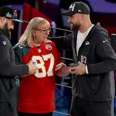 Kelce brothers debate about what to call their mother: “Travis you’re a grown man, stop calling mom ‘mommy’”