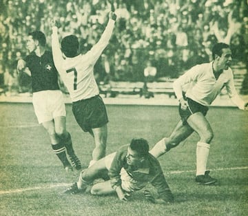 Jaime Ramírez celebra el segundo gol ante Suiza.