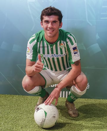 Etapa en el FC Barcelona: 2015-21 | Etapa en el Betis: cedido por el Bar?a en 2020