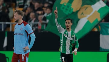 Antony celebra su gol.