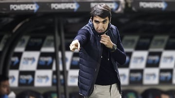 Futbol, Audax Italiano vs Coquimbo Unido.
Dcimoctava fecha, campeonato nacional 2020.
El entrenador de Audax Italiano Francisco Meneghini dirige a sus jugadores durante el partido contra Coquimbo Unido por primera division en el estadio Bicentenario La Florida de Santiago, Chile.
14/11/2020
Felipe Zanca/Photosport
Football, Audax Italiano vs Coquimbo Unido.
18th date, 2020 National Championship.
Audax Italiano's head coach Francisco Meneghini gives intructions to his players during first division football match against Coquimbo Unido at the Bicentenario La Florida stadium in Santiago, Chile.
14/11/2020
Felipe Zanca/Photosport