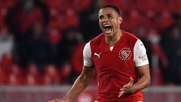 Argentina's Independiente Argentine-born Chilean Leandro Benegas celebrates after scoring against Venezuela's Deportivo La Guaira during the Copa Sudamericana group stage football match, at the Libertadores de America stadium in Avellaneda, Argentina, on May 19, 2022. (Photo by Luis ROBAYO / AFP)