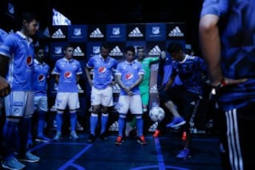 Millonarios presentó su nueva camiseta y su plantilla para este 2017