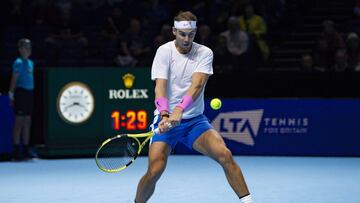 Nadal ejecuta un rev&eacute;s en Londres.