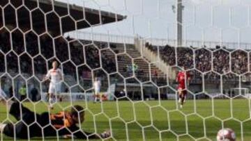 El Milan se sitúa a un punto del Inter tras doblegar al Chievo