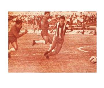 Pedro Araya fue una de las buenas figuras de Chile en ese partido de Montevideo.