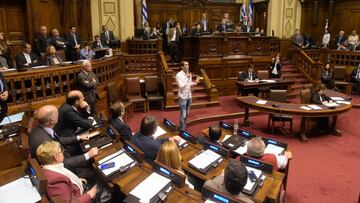 God&iacute;n habla tras recibir el premio en la C&aacute;mara de Representantes.