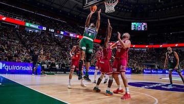 Tyson Pérez anota en el Unicaja-Lleida.